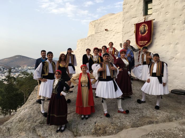 &Phi;&epsilon;&sigma;&tau;&iota;&beta;ά&lambda; &pi;&alpha;&rho;&alpha;&delta;&omicron;&sigma;&iota;&alpha;&kappa;&omicron;ύ &chi;&omicron;&rho;&omicron;ύ &kappa;&alpha;&iota; &mu;&omicron;&upsilon;&sigma;&iota;&kappa;ή&sigmaf; &Pi;ά&tau;&mu;&omicron;&upsilon; ... &mu;&epsilon; &Alpha;&rho;&kappa;&alpha;&delta;&iota;&kappa;ό &chi;&rho;ώ&mu;&alpha;! (vd)