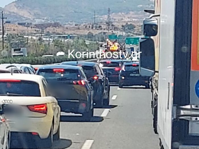 Κυκλοφοριακό κομφούζιο στην Αθηνών – Κορίνθου μετά την εκτροπή νταλίκας! (vd)
