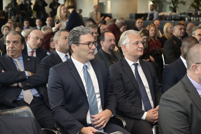 &Delta;&eta;&mu;ή&tau;&rho;&eta;&sigmaf; &Pi;&tau;&omega;&chi;ό&sigmaf;: &laquo;&Sigma;&tau;&rho;&alpha;&tau;&eta;&gamma;&iota;&kappa;ό &omicron;&rho;ό&sigma;&eta;&mu;&omicron; &gamma;&iota;&alpha; &tau;&eta;&nu; &Epsilon;&lambda;&lambda;ά&delta;&alpha; &omicron;&iota; &sigma;&upsilon;&mu;&beta;ά&sigma;&epsilon;&iota;&sigmaf; έ&rho;&epsilon;&upsilon;&nu;&alpha;&sigmaf; &upsilon;&delta;&rho;&omicron;&gamma;&omicron;&nu;&alpha;&nu;&theta;&rho;ά&kappa;&omega;&nu;&raquo;