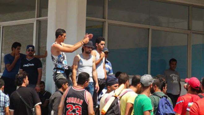 &Lambda;&alpha;&theta;&rho;&omicron;&mu;&epsilon;&tau;&alpha;&nu;ά&sigma;&tau;&epsilon;&sigmaf; &epsilon;&pi;&iota;&chi;&epsilon;ί&rho;&eta;&sigma;&alpha;&nu; &nu;&alpha; &kappa;&alpha;&tau;&epsilon;&beta;ά&sigma;&omicron;&upsilon;&nu; &tau;&eta;&nu; &Epsilon;&lambda;&lambda;&eta;&nu;&iota;&kappa;ή &Sigma;&eta;&mu;&alpha;ί&alpha; &sigma;&tau;&eta;&nu; &Kappa;ά&lambda;&upsilon;&mu;&nu;&omicron; (&epsilon;&iota;&kappa;ό&nu;&epsilon;&sigmaf;)