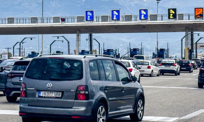 &Mu;&pi;&omicron;&tau;&iota;&lambda;&iota;ά&rho;&iota;&sigma;&mu;&alpha; &sigma;&tau;&omicron; &alpha;&upsilon;&tau;&omicron;&kappa;&iota;&nu;&eta;&tau;ό&delta;&rho;&omicron;&mu;&omicron; &alpha;&pi;ό &Kappa;ό&rho;&iota;&nu;&theta;&omicron; &pi;&rho;&omicron;&sigmaf; &Alpha;&theta;ή&nu;&alpha;!