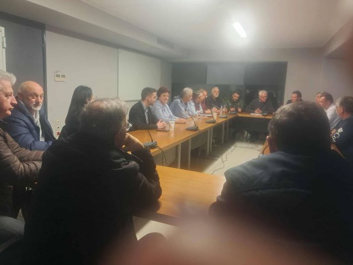 &Omicron; &phi;&omega;&tau;&iota;&sigma;&mu;ό&sigmaf; &sigma;&tau;&alpha; &chi;&omega;&rho;&iota;ά &beta;&rho;έ&theta;&eta;&kappa;&epsilon; &sigma;&tau;&omicron; &epsilon;&pi;ί&kappa;&epsilon;&nu;&tau;&rho;&omicron; &sigma;&upsilon;&nu;ά&nu;&tau;&eta;&sigma;&eta;&sigmaf; &tau;&eta;&sigmaf; &pi;&alpha;&rho;ά&tau;&alpha;&xi;&eta;&sigmaf; &Sigma;&mu;&upsilon;&rho;&nu;&iota;ώ&tau;&eta; &mu;&epsilon; &tau;&eta;&nu; Έ&nu;&omega;&sigma;&eta; &Pi;&rho;&omicron;έ&delta;&rho;&omega;&nu; &tau;&omicron;&upsilon; &Delta;ή&mu;&omicron;&upsilon; &Tau;&rho;ί&pi;&omicron;&lambda;&eta;&sigmaf;