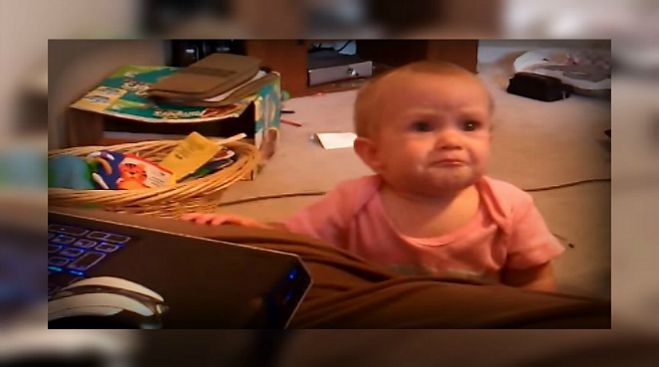 Αυτό το μωρό δεν αντέχει να ακούει τη λέξη ... «όχι»! (vd)