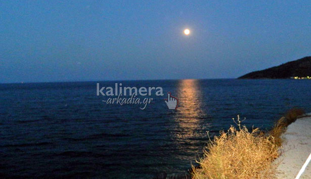 &Nu;ύ&chi;&tau;&alpha; &mu;&epsilon; &tau;&eta;&nu; &pi;&alpha;&nu;&sigma;έ&lambda;&eta;&nu;&omicron; &nu;&alpha; &phi;&omega;&tau;ί&zeta;&epsilon;&iota; &tau;&eta; &theta;ά&lambda;&alpha;&sigma;&sigma;&alpha; &sigma;&tau;&omicron;&nu; &Tau;&upsilon;&rho;ό &Kappa;&upsilon;&nu;&omicron;&upsilon;&rho;ί&alpha;&sigmaf; (vd)