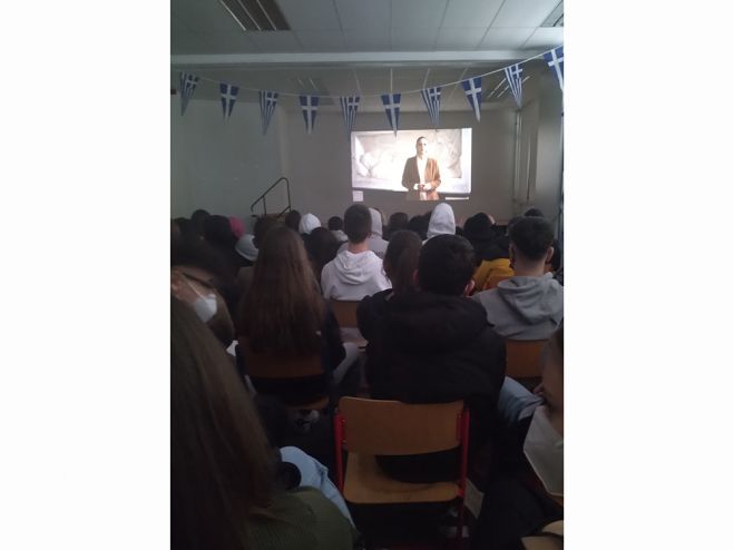 &Sigma;&upsilon;&gamma;&kappa;ί&nu;&eta;&sigma;&eta; &kappa;&alpha;&iota; &epsilon;&upsilon;&chi;&alpha;&rho;&iota;&sigma;&tau;ί&epsilon;&sigmaf; &pi;&rho;&omicron;&sigmaf; &tau;&eta;&nu; &Pi;&epsilon;&rho;&iota;&phi;έ&rho;&epsilon;&iota;&alpha; &gamma;&iota;&alpha; &tau;&eta;&nu; &pi;&rho;&omicron;&beta;&omicron;&lambda;ή &sigma;&tau;&omicron; &Mu;ό&nu;&alpha;&chi;&omicron; &tau;&eta;&sigmaf; &tau;&alpha;&iota;&nu;ί&alpha;&sigmaf; &ldquo;1821. &Eta; &phi;&lambda;ό&gamma;&alpha; &tau;&eta;&sigmaf; &Epsilon;&pi;&alpha;&nu;ά&sigma;&tau;&alpha;&sigma;&eta;&sigmaf;&rdquo;