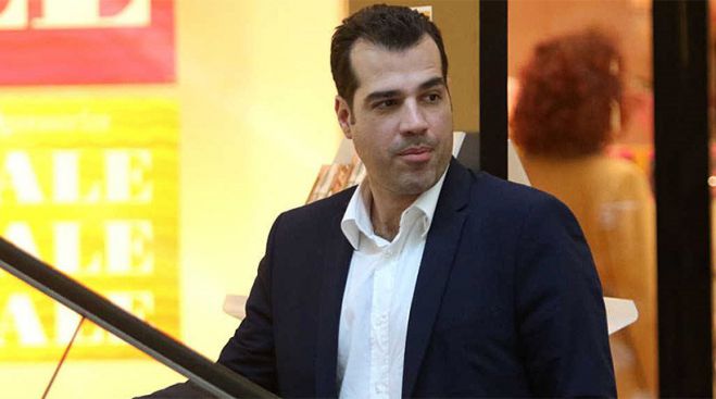 &Sigma;&kappa;&lambda;&eta;&rho;ή &mu;ά&chi;&eta; &gamma;&iota;&alpha; &tau;&eta; &zeta;&omega;ή &tau;&omicron;&upsilon; &sigma;&upsilon;&nu;&epsilon;&chi;ί&zeta;&epsilon;&iota; &nu;&alpha; &delta;ί&nu;&epsilon;&iota; &omicron; &Theta;ά&nu;&omicron;&sigmaf; &Pi;&lambda;&epsilon;ύ&rho;&eta;&sigmaf; ... (vd)