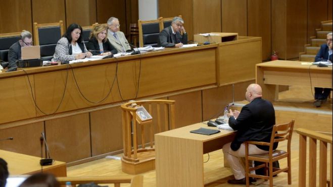 &Pi;&alpha;&nu;&alpha;&gamma;&iota;ώ&tau;&alpha;&rho;&omicron;&sigmaf; &sigma;&tau;&eta; &delta;ί&kappa;&eta; &tau;&eta;&sigmaf; &Chi;&rho;&upsilon;&sigma;ή&sigmaf; &Alpha;&upsilon;&gamma;ή&sigmaf;: &laquo;&Eta; &mu;&epsilon;&gamma;&alpha;&lambda;ύ&tau;&epsilon;&rho;&eta; &mu;&pi;ί&zeta;&nu;&alpha;, &eta; &epsilon;&pi;&omicron;ί&kappa;&iota;&sigma;&eta; &tau;&eta;&sigmaf; &Epsilon;&lambda;&lambda;ά&delta;&omicron;&sigmaf;&raquo;