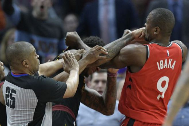 NBA | Ξύλο και αποβολές στο Καβαλίερς – Ράπτορς! (vd)