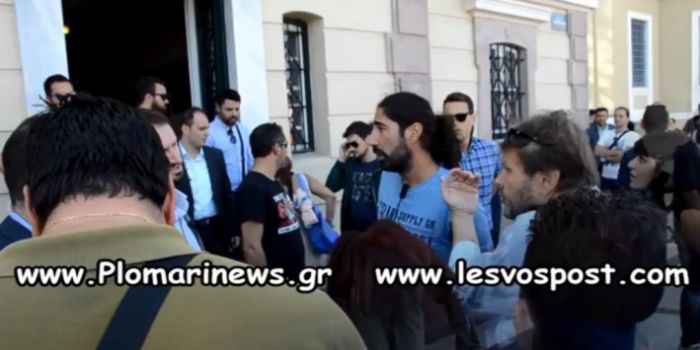 Επεισόδιο με δημοσιογράφους και τους άντρες ασφαλείας του πρωθυπουργού (vd)