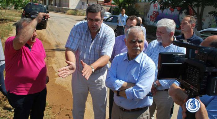 Θεομηνία - Στο ρέμα του Αγίου Νικολάου ο Υφυπουργός Εσωτερικών (vd)