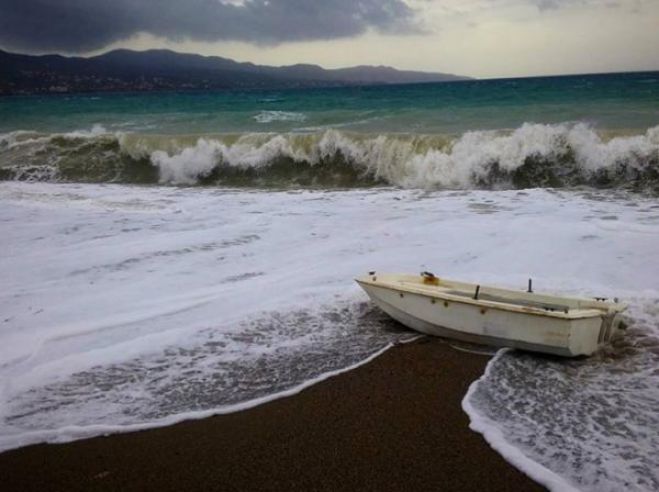 Η ανεμοδαρμένη παραλία της Καλαμάτας ... μέσα από 13 καθηλωτικές εικόνες!