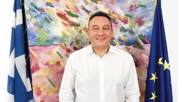 &Kappa;ώ&sigma;&tau;&alpha;&sigmaf; &Beta;&lambda;ά&sigma;&eta;&sigmaf; &sigma;&tau;&alpha; &Pi;&alpha;&rho;&alpha;&pi;&omicron;&lambda;&iota;&tau;&iota;&kappa;ά: ''&Eta; &Tau;&rho;ί&pi;&omicron;&lambda;&eta; ή&tau;&alpha;&nu; &eta; &iota;&delta;&alpha;&nu;&iota;&kappa;ή &epsilon;&pi;&iota;&lambda;&omicron;&gamma;ή &gamma;&iota;&alpha; &tau;&eta;&nu; &epsilon;&kappa;&kappa;ί&nu;&eta;&sigma;&eta; &tau;&omicron;&upsilon; &theta;&epsilon;&sigma;&mu;&omicron;ύ &tau;&omega;&nu; &Alpha;&kappa;&alpha;&delta;&eta;&mu;&iota;ώ&nu; EEK''