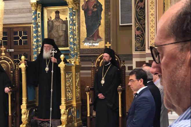 &Sigma;&tau;&omicron;&nu; &Alpha;&kappa;ά&theta;&iota;&sigma;&tau;&omicron; &Upsilon;&mu;&nu;&omicron;, &sigma;&tau;&eta;&nu; &mu;&eta;&tau;&rho;ό&pi;&omicron;&lambda;&eta; &Alpha;&theta;&eta;&nu;ώ&nu;, &omicron; &pi;&epsilon;&rho;&iota;&phi;&epsilon;&rho;&epsilon;&iota;ά&rho;&chi;&eta;&sigmaf; &Pi;&epsilon;&lambda;&omicron;&pi;&omicron;&nu;&nu;ή&sigma;&omicron;&upsilon; &Pi;. &Nu;ί&kappa;&alpha;&sigmaf;