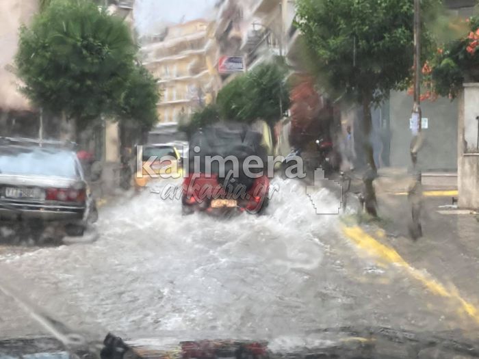 Άμεση επέμβαση από τα συνεργεία του Δήμου και τη ΔΕΥΑΤ - Κλήσεις στην πυροσβεστική για πλημμυρισμένα υπόγεια και ισόγεια