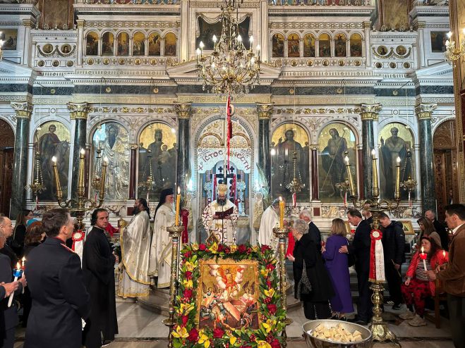 &Alpha;&kappa;&omicron;&lambda;&omicron;&upsilon;&theta;ί&epsilon;&sigmaf; &Alpha;&nu;&alpha;&sigma;&tau;ά&sigma;&epsilon;&omega;&sigmaf; &kappa;&alpha;&iota; &Alpha;&gamma;ά&pi;&eta;&sigmaf; &sigma;&tau;&eta;&nu; &Tau;&rho;ί&pi;&omicron;&lambda;&eta; (&epsilon;&iota;&kappa;ό&nu;&epsilon;&sigmaf;)