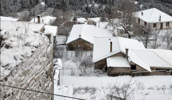 Χιονισμένο το χωριό Ράδου Γορτυνίας (εικόνες)