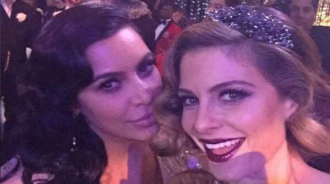 Η selfie της Kim Kardashian με την Μαρία Μενούνος (από την Αρκαδία)!