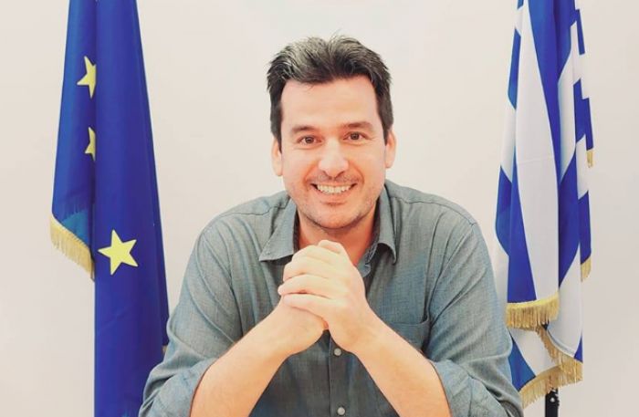 &Lambda;&upsilon;&sigma;ί&kappa;&alpha;&tau;&omicron;&sigmaf;: "&Chi;&alpha;&rho;&omicron;ύ&mu;&epsilon;&nu;&omicron;&iota; &gamma;&iota;&alpha; &tau;&omicron; &pi;&alpha;&lambda;&alpha;&iota;ό &Delta;&eta;&mu;&omicron;&tau;&iota;&kappa;ό &sigma;&chi;&omicron;&lambda;&epsilon;ί&omicron; &Tau;&upsilon;&rho;&omicron;ύ - &Mu;&iota;&kappa;&rho;&omicron;&pi;&rho;έ&pi;&epsilon;&iota;&alpha; &nu;&alpha; &mu;&eta;&nu; &delta;&omicron;&theta;&epsilon;ί &omicron; &lambda;ό&gamma;&omicron;&sigmaf; &nu;&alpha; &pi;&omega; &delta;ύ&omicron; &lambda;έ&xi;&epsilon;&iota;&sigmaf; &sigma;&tau;&alpha; &epsilon;&gamma;&kappa;&alpha;ί&nu;&iota;&alpha;"