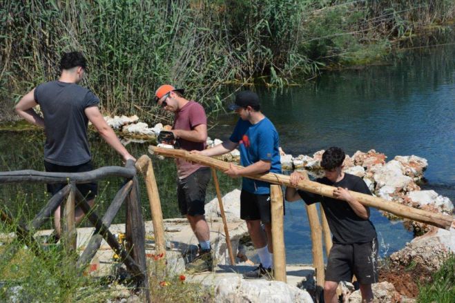 &Alpha;&rho;&kappa;&alpha;&delta;ί&alpha; | &Mu;&alpha;&theta;&eta;&tau;έ&sigmaf; &alpha;&pi;ό &tau;&eta; &Gamma;&epsilon;&rho;&mu;&alpha;&nu;ί&alpha; &pi;&rho;ό&sigma;&phi;&epsilon;&rho;&alpha;&nu; &epsilon;&theta;&epsilon;&lambda;&omicron;&nu;&tau;&iota;&kappa;ή &epsilon;&rho;&gamma;&alpha;&sigma;ί&alpha; &gamma;&iota;&alpha; &upsilon;&pi;&omicron;&delta;&omicron;&mu;έ&sigmaf; &pi;&rho;ό&sigma;&beta;&alpha;&sigma;&eta;&sigmaf; &sigma;&tau;&omicron;&upsilon;&sigmaf; &kappa;&alpha;&tau;&alpha;&rho;&rho;ά&kappa;&tau;&epsilon;&sigmaf; &tau;&eta;&sigmaf; &Lambda;&epsilon;&pi;ί&delta;&alpha;&sigmaf; (&epsilon;&iota;&kappa;ό&nu;&epsilon;&sigmaf;)