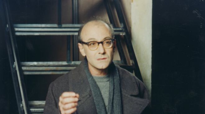 Έ&phi;&upsilon;&gamma;&epsilon; &alpha;&pi;ό &tau;&eta; &zeta;&omega;ή &omicron; &eta;&theta;&omicron;&pi;&omicron;&iota;ό&sigmaf; &Mu;ά&nu;&omicron;&sigmaf; &Sigma;&tau;&alpha;&lambda;ά&kappa;&eta;&sigmaf;