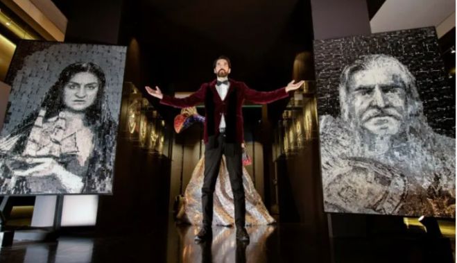 &Omicron; &epsilon;&iota;&kappa;&alpha;&sigma;&tau;&iota;&kappa;ό&sigmaf; &Nu;ί&kappa;&omicron;&sigmaf; &Phi;&lambda;ώ&rho;&omicron;&sigmaf;: "&Epsilon;&upsilon;&chi;&alpha;&rho;&iota;&sigma;&tau;ώ ό&sigma;&omicron;&upsilon;&sigmaf; &mu;' έ&beta;&rho;&iota;&sigma;&alpha;&nu;, &mu;&epsilon; &chi;&tau;ύ&pi;&eta;&sigma;&alpha;&nu;, &mu;&epsilon; &chi;&alpha;&sigma;&tau;&omicron;ύ&kappa;&iota;&sigma;&alpha;&nu;, &gamma;&iota;&alpha;&tau;ί &mu;' έ&kappa;&alpha;&nu;&alpha;&nu; &alpha;&tau;&sigma;ά&lambda;&iota;&nu;&omicron; ά&nu;&theta;&rho;&omega;&pi;&omicron;"