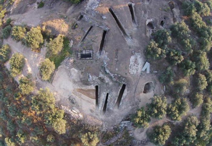 Κορινθία - Ανασκαφή στο μυκηναϊκό νεκροταφείο των Αηδονίων