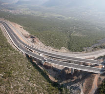 &Gamma;&iota;&alpha;&tau;ί &sigma;&tau;&omicron;&nu; &kappa;ό&mu;&beta;&omicron; &tau;&eta;&sigmaf; &Sigma;&tau;έ&rho;&nu;&alpha;&sigmaf; &delta;&epsilon;&nu; &alpha;&nu;&alpha;&phi;έ&rho;&epsilon;&iota; &kappa;&alpha;&mu;ί&alpha; &tau;&alpha;&mu;&pi;έ&lambda;&alpha; &tau;&omicron;&nu; &Tau;&upsilon;&rho;ό &kappa;&alpha;&iota; &tau;&omicron; &Lambda;&epsilon;&omega;&nu;ί&delta;&iota;&omicron;;