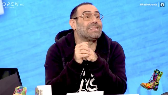 &Omicron;&iota; &Rho;ά&delta;&iota;&omicron; &Alpha;&rho;&beta;ύ&lambda;&alpha; &laquo;&pi;&epsilon;&rho;&iota;&pi;&omicron;&iota;&omicron;ύ&nu;&tau;&alpha;&iota;&raquo; &Kappa;&omicron;ύ&gamma;&iota;&alpha; &sigma;&tau;&omicron; ... viral &tau;&eta;&sigmaf; &chi;&rho;&omicron;&nu;&iota;ά&sigmaf; (vd)