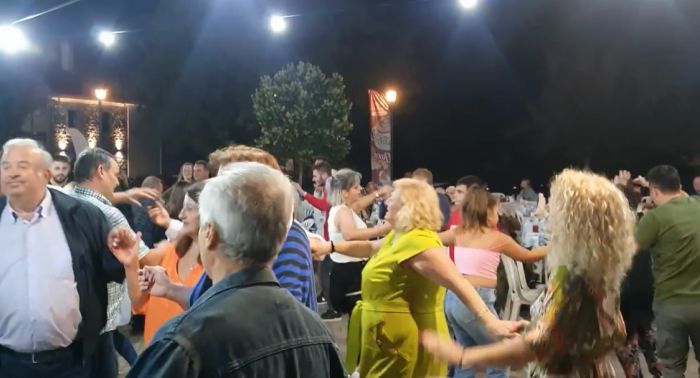 &Gamma;&lambda;έ&nu;&tau;&iota; &mu;&epsilon; &delta;&eta;&mu;&omicron;&tau;&iota;&kappa;ή &mu;&omicron;&upsilon;&sigma;&iota;&kappa;ή, &chi;&omicron;&rho;&omicron;ύ&sigmaf; &kappa;&alpha;&iota; &tau;&rho;&alpha;&gamma;&omicron;ύ&delta;&iota;&alpha; &sigma;&tau;&eta;&nu; Ά&nu;&omega; &Delta;&alpha;&beta;&iota;ά! (vd)