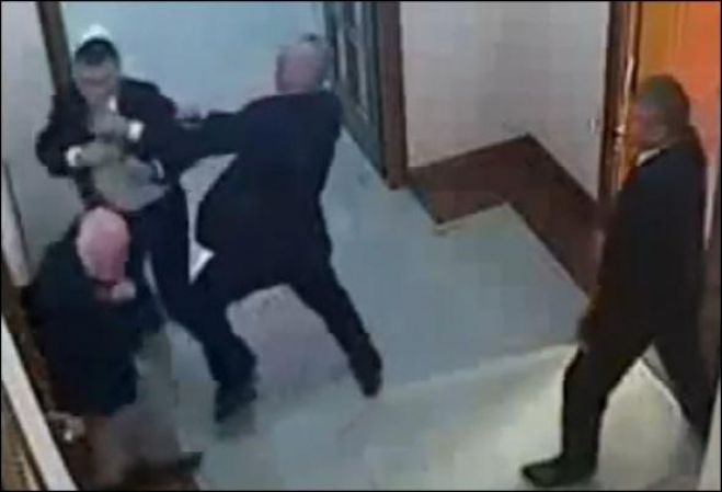 Ά&gamma;&rho;&iota;&omicron; &xi;ύ&lambda;&omicron; &alpha;&nu;ά&mu;&epsilon;&sigma;&alpha; &sigma;&epsilon; &Alpha;&lambda;&beta;&alpha;&nu;&omicron;ύ&sigmaf; &beta;&omicron;&upsilon;&lambda;&epsilon;&upsilon;&tau;έ&sigmaf; - &Delta;&epsilon;ί&tau;&epsilon; &tau;&omicron; &beta;ί&nu;&tau;&epsilon;&omicron;!