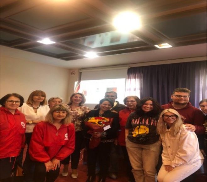 &Epsilon;&rho;&upsilon;&theta;&rho;ό&sigmaf; &Sigma;&tau;&alpha;&upsilon;&rho;ό&sigmaf; &Tau;&rho;ί&pi;&omicron;&lambda;&eta;&sigmaf; | &Epsilon;&nu;&eta;&mu;&epsilon;&rho;&omega;&tau;&iota;&kappa;ή &sigma;&upsilon;&nu;ά&nu;&tau;&eta;&sigma;&eta; &epsilon;&upsilon;&alpha;&iota;&sigma;&theta;&eta;&tau;&omicron;&pi;&omicron;ί&eta;&sigma;&eta;&sigmaf; &mu;&epsilon; &theta;έ&mu;&alpha; "&Delta;&iota;&alpha;&tau;&rho;&omicron;&phi;ή &kappa;&alpha;&iota; &Epsilon;&upsilon;&epsilon;&xi;ί&alpha;"