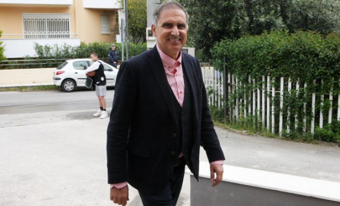 &Mu;&pi;&omicron;&rho;&omicron;&beta;ή&lambda;&omicron;&sigmaf;: "&Epsilon;&mu;&pi;&iota;&sigma;&tau;&epsilon;&upsilon;ό&mu;&alpha;&sigma;&tau;&epsilon; &tau;&omicron;&nu; &Pi;&alpha;&nu;&tau;&epsilon;&lambda;ί&delta;&eta;. Έ&chi;&omicron;&upsilon;&mu;&epsilon; &chi;ά&sigma;&epsilon;&iota; &mu;&epsilon; &pi;έ&nu;&alpha;&lambda;&tau;&iota;, &delta;&epsilon;&nu; &mu;&pi;&omicron;&rho;ώ &nu;&alpha; &kappa;&rho;ί&nu;&omega; &alpha;&nu; &epsilon;ί&nu;&alpha;&iota; &sigma;&omega;&sigma;&tau;ά ή ό&chi;&iota;"!