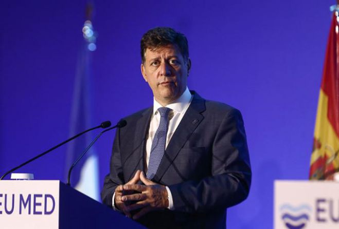 &Alpha;&pi;ί&sigma;&tau;&epsilon;&upsilon;&tau;&eta; &delta;ή&lambda;&omega;&sigma;&eta; &Beta;&alpha;&rho;&beta;&iota;&tau;&sigma;&iota;ώ&tau;&eta;: &laquo;&Kappa;ά&pi;&omicron;&iota;&omicron;&iota; &theta;&rho;&eta;&nu;&omicron;ύ&nu; &kappa;&alpha;&iota; &gamma;&iota;' &alpha;&upsilon;&tau;&omicron;ύ&sigmaf; &pi;&omicron;&upsilon; &pi;ή&gamma;&alpha;&nu; &gamma;&iota;&alpha; έ&nu;&alpha; &mu;&epsilon;&rho;&omicron;&kappa;ά&mu;&alpha;&tau;&omicron; &kappa;&alpha;&iota; &kappa;&alpha;&tau;&eta;&gamma;&omicron;&rho;&omicron;ύ&nu;&tau;&alpha;&iota; &gamma;&iota;&alpha; &delta;&omicron;&lambda;&omicron;&phi;&omicron;&nu;ί&alpha;&raquo;
