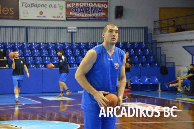 Ο Βασίλης Καββαδάς με τη φανέλα του Αρκαδικού!