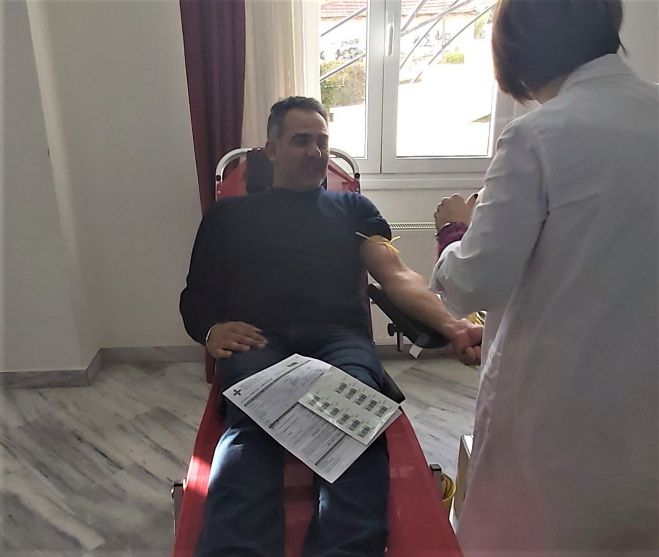 &Alpha;ί&mu;&alpha; &gamma;&iota;&alpha; &pi;&alpha;&iota;&delta;&iota;ά &mu;&epsilon; &kappa;&alpha;&rho;&kappa;ί&nu;&omicron; &pi;&rho;ό&sigma;&phi;&epsilon;&rho;&epsilon; &omicron; &Tau;&rho;&omicron;&upsilon;&pi;ή&sigmaf; &tau;&omicron;&upsilon; &Epsilon;&pi;&iota;&mu;&epsilon;&lambda;&eta;&tau;&eta;&rho;ί&omicron;&upsilon;