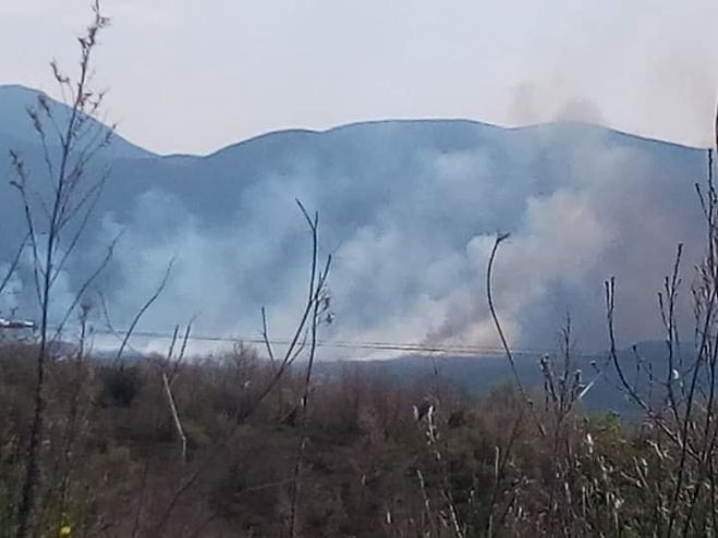 Δύο πυρκαγιές σε χωριά της Μεγαλόπολης (εικόνες)