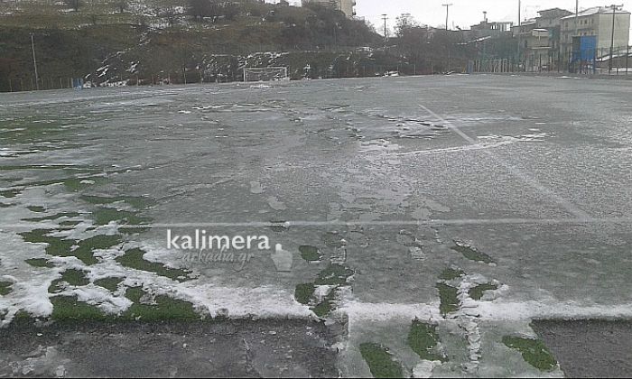 Το παγωμένο γήπεδο της Κάρτσοβας (εικόνες)
