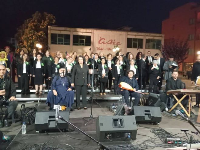 &Eta; &Chi;&omicron;&rho;&omega;&delta;ί&alpha; &Tau;&rho;ί&pi;&omicron;&lambda;&eta;&sigmaf; &tau;&iota;&mu;ά &tau;&eta;&nu; Ά&lambda;&omega;&sigma;&eta; &tau;&eta;&sigmaf; &Tau;&rho;&iota;&pi;&omicron;&lambda;&iota;&tau;&sigma;ά&sigmaf; &kappa;&alpha;&iota; &epsilon;&nu;ώ&nu;&epsilon;&iota; &tau;&iota;&sigmaf; &phi;&omega;&nu;έ&sigmaf; &tau;&eta;&sigmaf; &mu;&epsilon; &Phi;&alpha;&rho;&alpha;&nu;&tau;&omicron;ύ&rho;&eta; &kappa;&alpha;&iota; &Mu;&eta;&tau;&sigma;&iota;ά