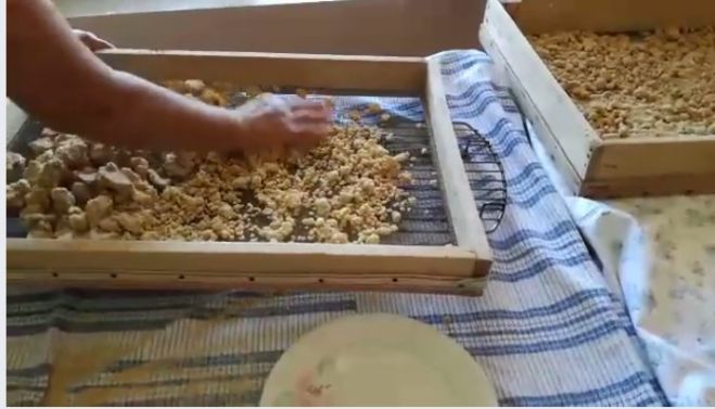 &Pi;&alpha;&rho;&alpha;&delta;&omicron;&sigma;&iota;&alpha;&kappa;ό&sigmaf; &xi;&iota;&nu;ό&sigmaf; &tau;&rho;&alpha;&chi;&alpha;&nu;ά&sigmaf; ... &alpha;&pi;ό &tau;&omicron; &Beta;&alpha;&lambda;&tau;&epsilon;&sigma;&iota;&nu;ί&kappa;&omicron;! (vd)