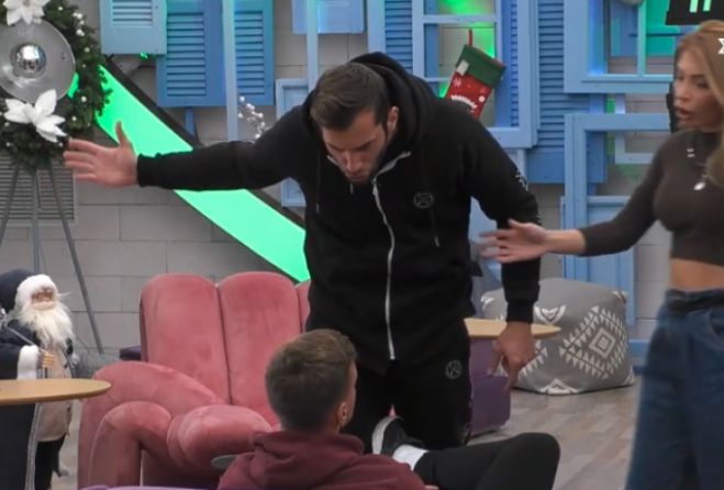 &Chi;&alpha;&mu;ό&sigmaf; &sigma;&tau;&omicron; Big Brother: &laquo;&Tau;&iota; &theta;&epsilon;&sigmaf; &rho;&epsilon; &mu;@&lambda;@&kappa;@, &mu;&eta;&nu; &sigma;&omicron;&upsilon; &delta;ώ&sigma;&omega; &kappa;ά&nu;&alpha; &chi;&alpha;&sigma;&tau;&omicron;ύ&kappa;&iota;!&raquo; (vd)