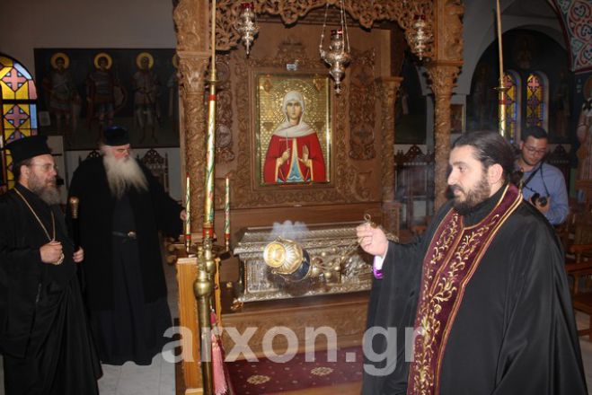 Ξεκίνησε η μεταφορά των λειψάνων της Αγίας Ακυλίνας από την Αρναία στην Τρίπολη (vd)