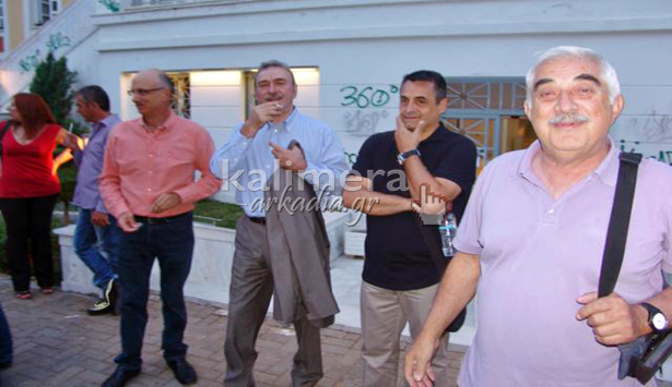 &Alpha;. &Kappa;&omicron;&tau;&sigma;&iota;ά&nu;&eta;&sigmaf;: ''&Delta;&epsilon;&nu; &theta;&alpha; &alpha;&sigma;&chi;&omicron;&lambda;&eta;&theta;ώ &xi;&alpha;&nu;ά &mu;&epsilon; &tau;&eta;&nu; &pi;&omicron;&lambda;&iota;&tau;&iota;&kappa;ή. &Theta;&alpha; &beta;ά&lambda;&omega; &gamma;&epsilon;&rho;ή &pi;&lambda;ά&tau;&eta; &sigma;&tau;&eta;&nu; &pi;&alpha;&rho;ά&tau;&alpha;&xi;&eta;, &alpha;&nu; &chi;&rho;&epsilon;&iota;&alpha;&sigma;&tau;&epsilon;ί'' (vd)
