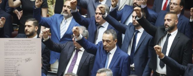 "Ανταρσία" στους Σπαρτιάτες | Εννέα βουλευτές "αδειάζουν" τον Πρόεδρο Στίγκα και στηρίζουν Κασιδιάρη!