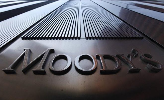 Με υποβάθμιση απειλεί η Moody&#039;s αν δεν περικοπούν οι συντάξεις