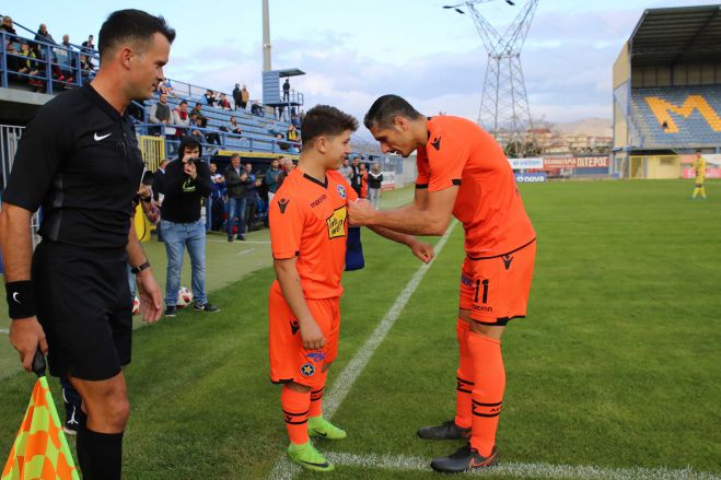 &Tau;&rho;ί&pi;&omicron;&lambda;&eta; | Έ&nu;&alpha;&sigmaf; &xi;&epsilon;&chi;&omega;&rho;&iota;&sigma;&tau;ό&sigmaf; &alpha;&gamma;ώ&nu;&alpha;&sigmaf; &pi;&omicron;&delta;&omicron;&sigma;&phi;&alpha;ί&rho;&omicron;&upsilon; ... &gamma;&iota;&alpha; &tau;&eta;&nu; &kappa;&alpha;&rho;&delta;&omicron;ύ&lambda;&alpha; &tau;&omicron;&upsilon; &Pi;έ&tau;&rho;&omicron;&upsilon;! (&epsilon;&iota;&kappa;ό&nu;&epsilon;&sigmaf;)