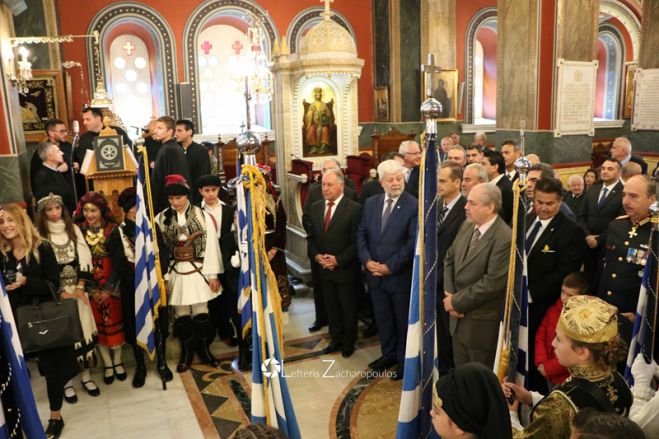&Epsilon;&pi;έ&tau;&epsilon;&iota;&omicron;&sigmaf; &tau;&omicron;&upsilon; "&Omicron;&Chi;&Iota;" | &Theta;&epsilon;ί&alpha; &Lambda;&epsilon;&iota;&tau;&omicron;&upsilon;&rho;&gamma;ί&alpha;, &Delta;&omicron;&xi;&omicron;&lambda;&omicron;&gamma;ί&alpha; &kappa;&alpha;&iota; &Tau;&rho;&iota;&sigma;ά&gamma;&iota;&omicron; &sigma;&tau;&eta;&nu; &Tau;&rho;ί&pi;&omicron;&lambda;&eta; (&epsilon;&iota;&kappa;ό&nu;&epsilon;&sigmaf;)