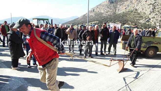 &Sigma;&tau;&eta;&rho;ί&zeta;&epsilon;&iota; &tau;&omicron;&nu; &alpha;&gamma;ώ&nu;&alpha; &tau;&omega;&nu; &alpha;&gamma;&rho;&omicron;&tau;ώ&nu; &omicron; &Alpha;&gamma;&rho;&omicron;&tau;&iota;&kappa;ό&sigmaf; &Sigma;&upsilon;&nu;&epsilon;&tau;&alpha;&iota;&rho;&iota;&sigma;&mu;ό&sigmaf; &Alpha;&rho;&kappa;&alpha;&delta;ί&alpha;&sigmaf;