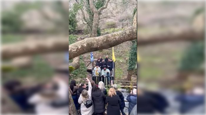 &Lambda;&epsilon;&beta;ί&delta;&iota; | &Sigma;&tau;&omicron; &Pi;ά&rho;&kappa;&omicron; &kappa;&alpha;&iota; &tau;&eta; &lambda;&iota;&mu;&nu;&omicron;ύ&lambda;&alpha; &tau;&eta;&sigmaf; &Kappa;ά&tau;&omega; &Beta;&rho;ύ&sigma;&eta;&sigmaf; &omicron; &Kappa;&alpha;&theta;&alpha;&gamma;&iota;&alpha;&sigma;&mu;ό&sigmaf; &tau;&omega;&nu; &upsilon;&delta;ά&tau;&omega;&nu; (vd)