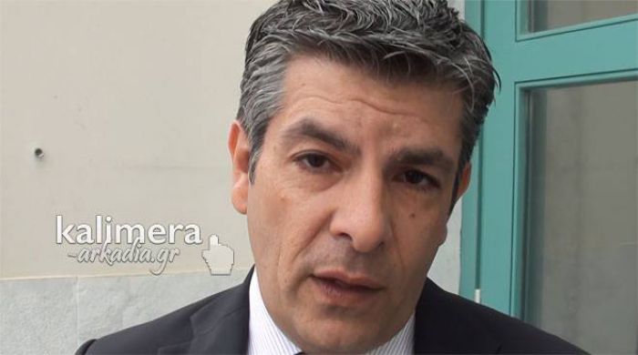 &Omicron; &Theta;. &Pi;&alpha;&pi;&alpha;&theta;&epsilon;&omicron;&delta;ώ&rho;&omicron;&upsilon; &sigma;&tau;&omicron; &laquo;&Kappa;&alpha;&lambda;&eta;&mu;έ&rho;&alpha; &Alpha;&rho;&kappa;&alpha;&delta;ί&alpha;&raquo;: &laquo;&Xi;&epsilon;&kappa;&iota;&nu;ώ &alpha;&pi;ό &tau;&eta;&nu; &Tau;&rho;ί&pi;&omicron;&lambda;&eta; &tau;&eta;&nu; &pi;&rho;&omicron;&epsilon;&kappa;&lambda;&omicron;&gamma;&iota;&kappa;ή &mu;&omicron;&upsilon; &epsilon;&kappa;&sigma;&tau;&rho;&alpha;&tau;&epsilon;ί&alpha;&raquo; (vd)