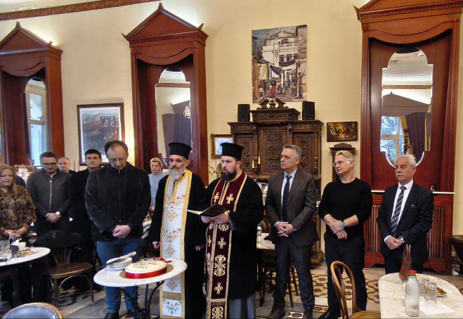 &Eta; &kappa;&omicron;&pi;ή &pi;ί&tau;&alpha;&sigmaf; &tau;&eta;&sigmaf; &Alpha;&pi;&omicron;&kappa;&epsilon;&nu;&tau;&rho;&omega;&mu;έ&nu;&eta;&sigmaf; &Delta;&iota;&omicron;ί&kappa;&eta;&sigma;&eta;&sigmaf; &sigma;&tau;&eta;&nu; &Tau;&rho;ί&pi;&omicron;&lambda;&eta;